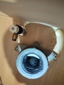 おもちゃの上にお尻拭きが